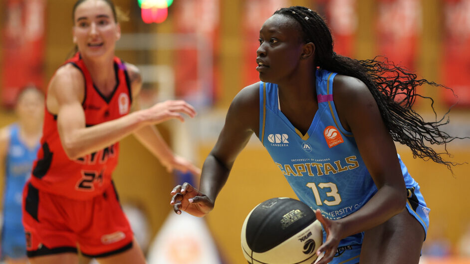 Nyadiew Puoch drives against Perth Lynx